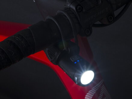 LAMPA PRED. A-QUANTUM 750 lm USB L-RUN
