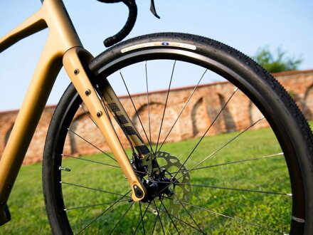 BICYKEL AUTHOR GURU 2.0 2025 MATNÁ ZLATÁ