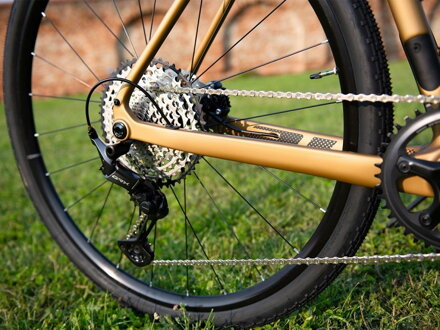 BICYKEL AUTHOR GURU 2.0 2025 MATNÁ ZLATÁ