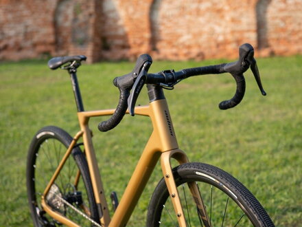 BICYKEL AUTHOR GURU 2.0 2025 MATNÁ ZLATÁ